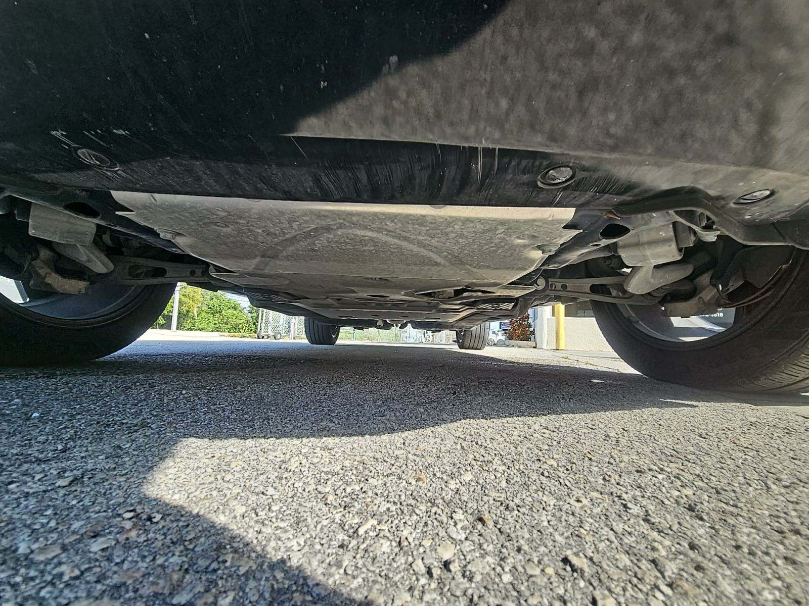 2024 Land Rover Defender 130 X-Dynamic SE AWD