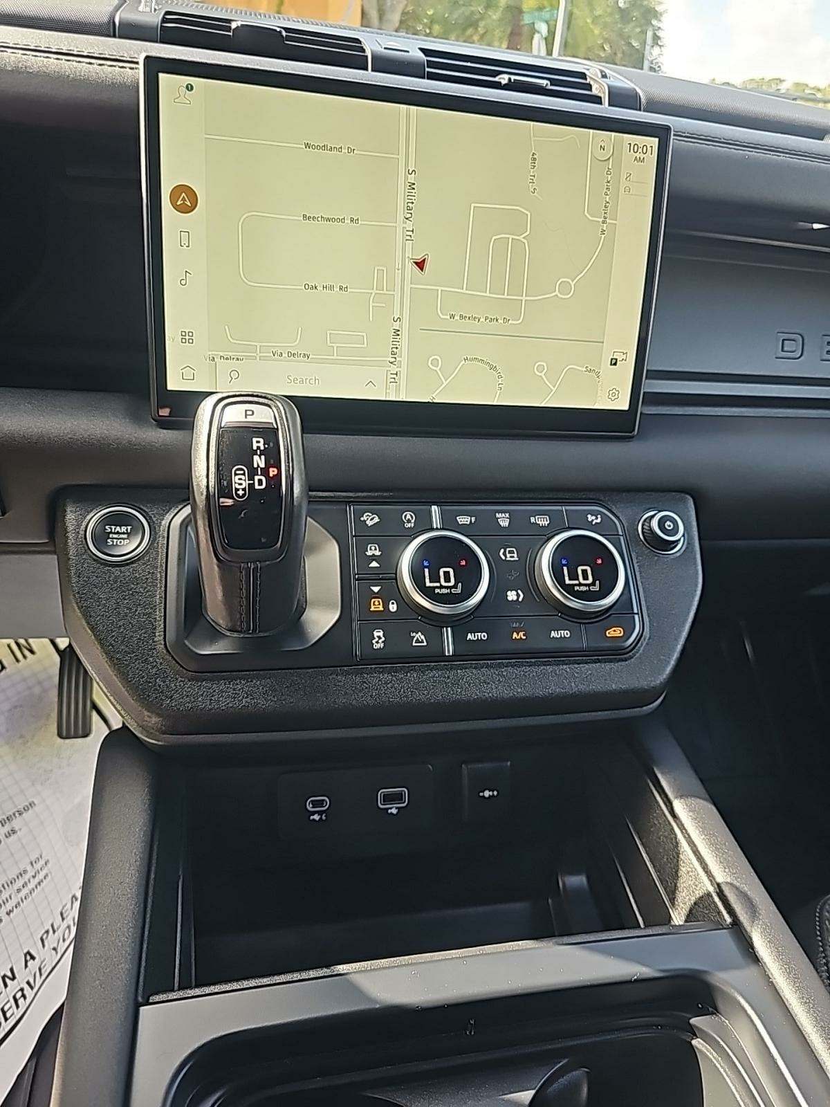 2024 Land Rover Defender 130 X-Dynamic SE AWD