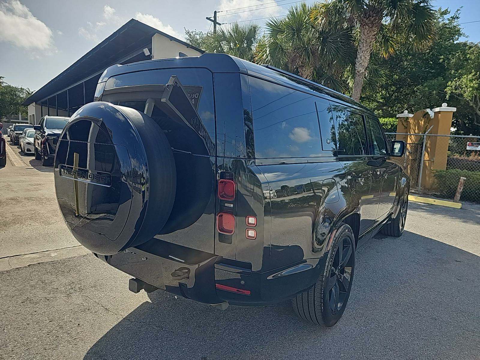 2024 Land Rover Defender 130 X-Dynamic SE AWD