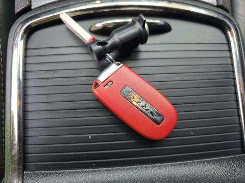 DODGE SRT HELLCAT - 8