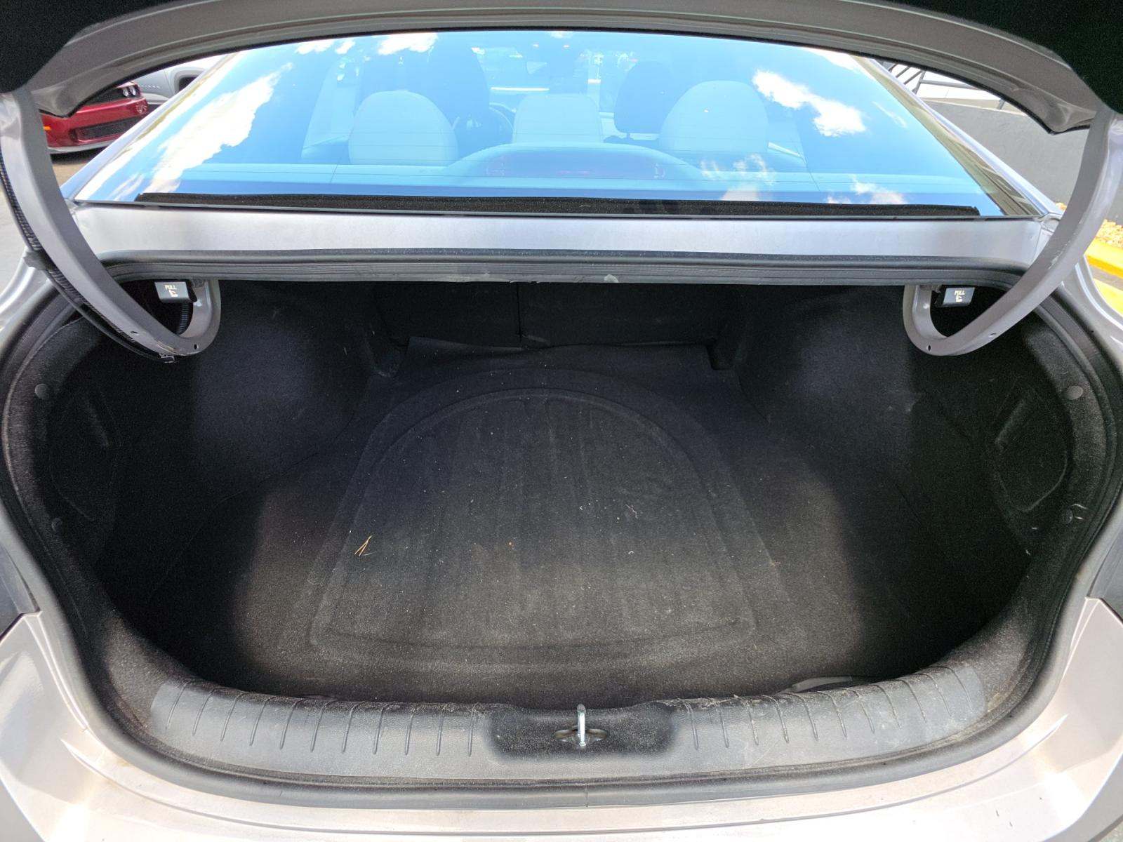 HYUNDAI SEL CONVENIENCE - 10