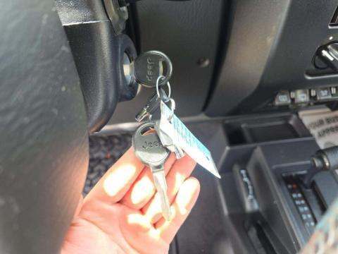 JEEP UNLIMITED LWB - 8