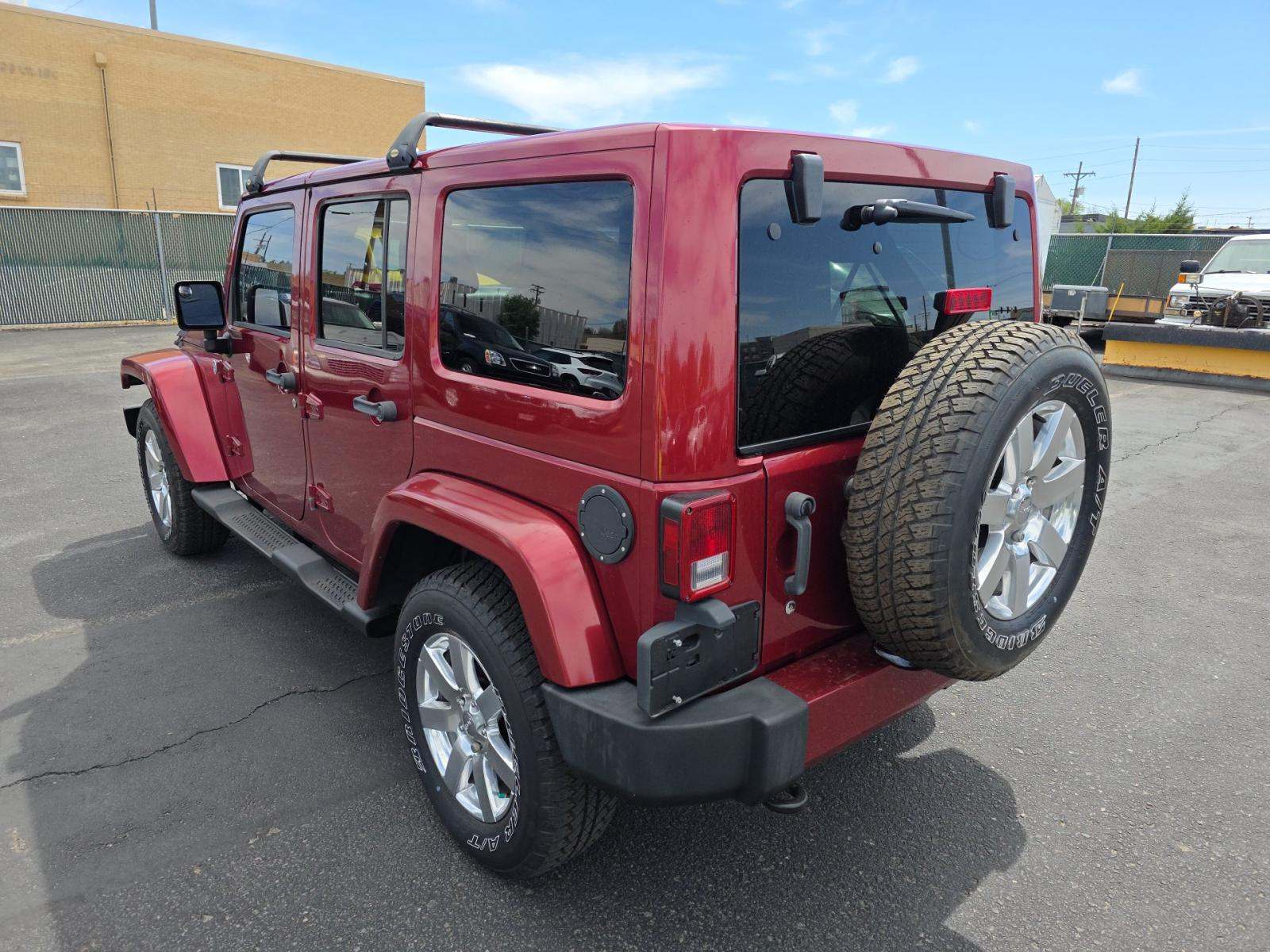 JEEP UNLIMITED SAHARA ALTITUDE EDITION - 2
