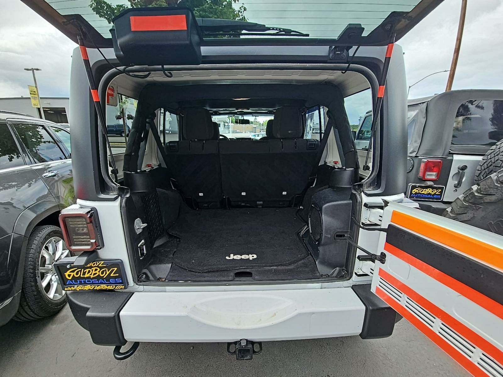 2014 Jeep Wrangler Unlimited Sahara AWD