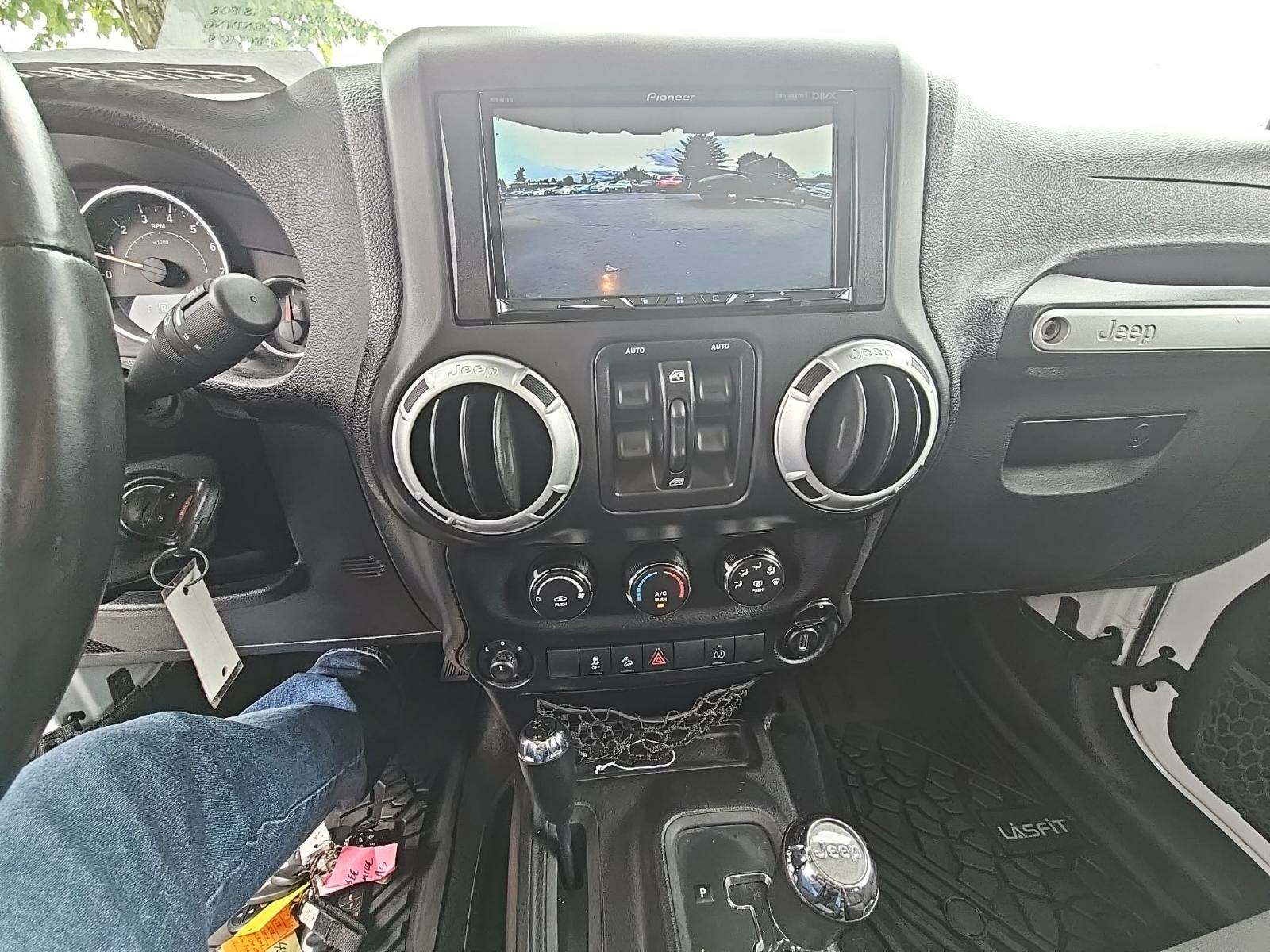 2014 Jeep Wrangler Unlimited Sahara AWD