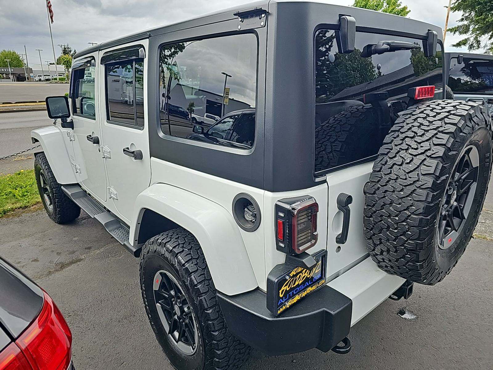 2014 Jeep Wrangler Unlimited Sahara AWD