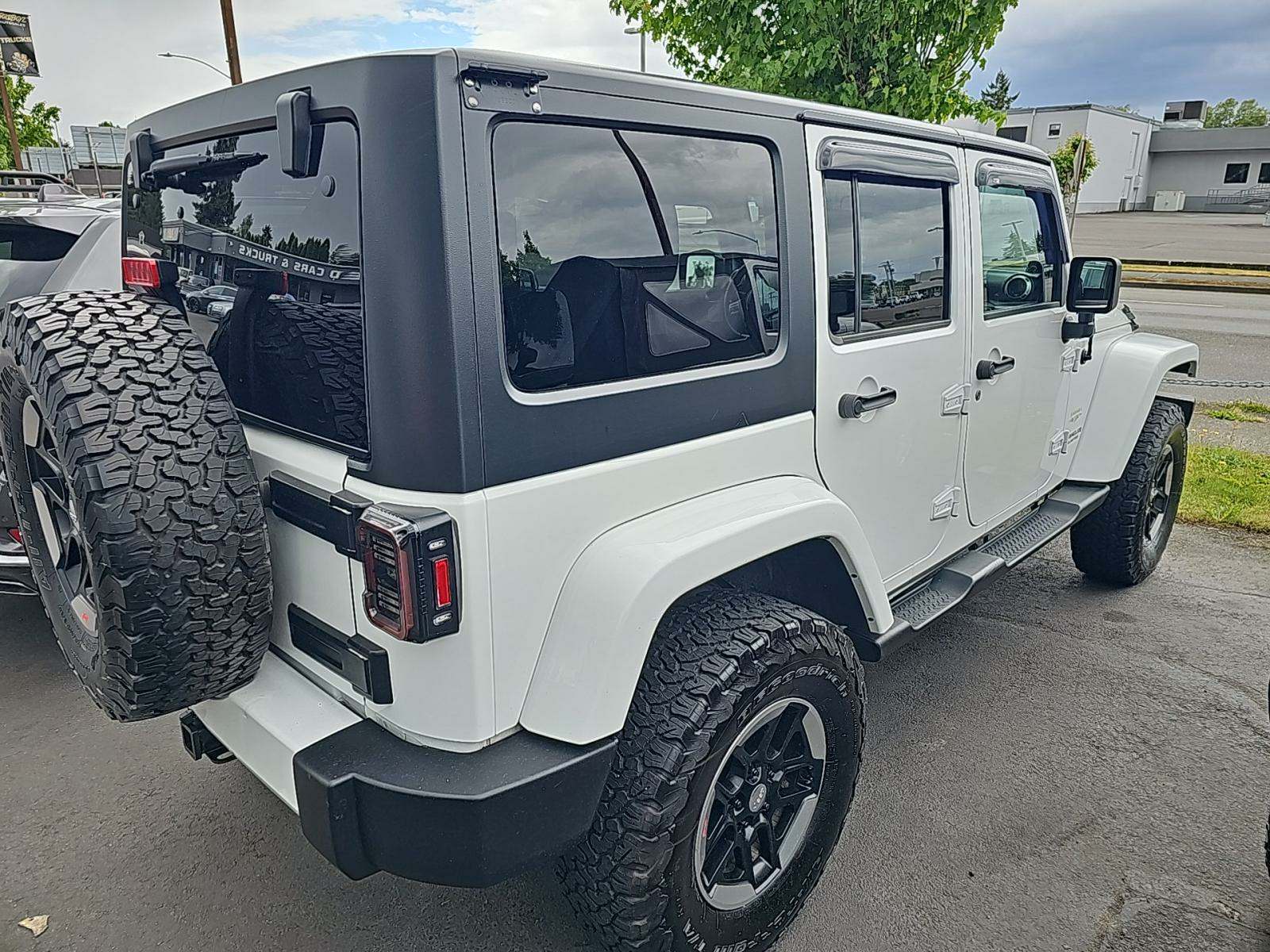 2014 Jeep Wrangler Unlimited Sahara AWD