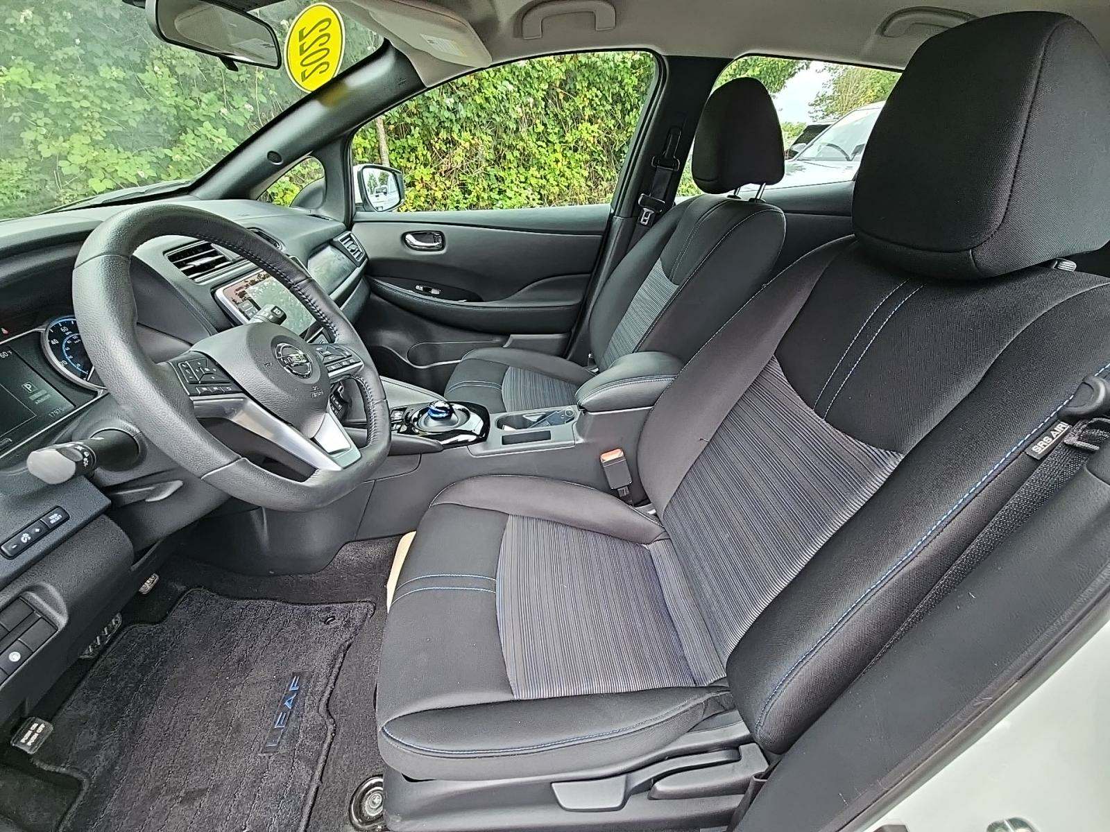 2022 Nissan LEAF SV FWD