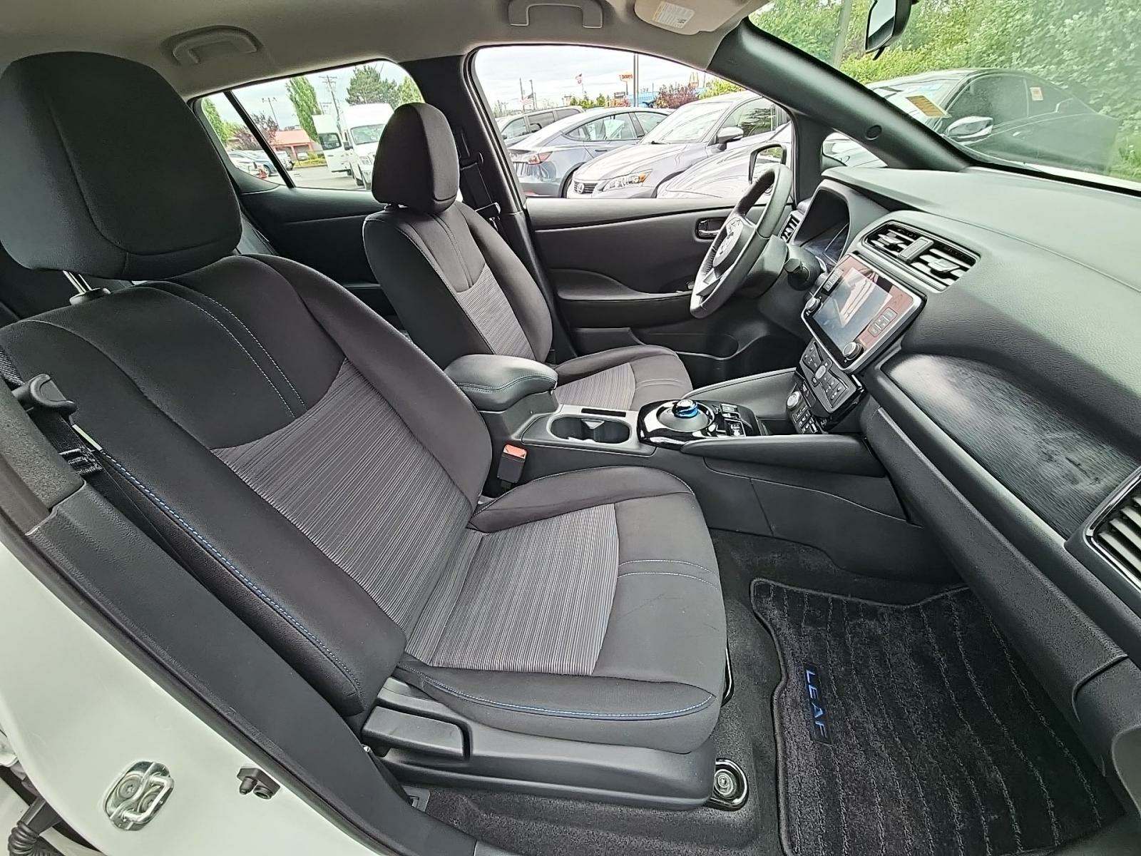 2022 Nissan LEAF SV FWD