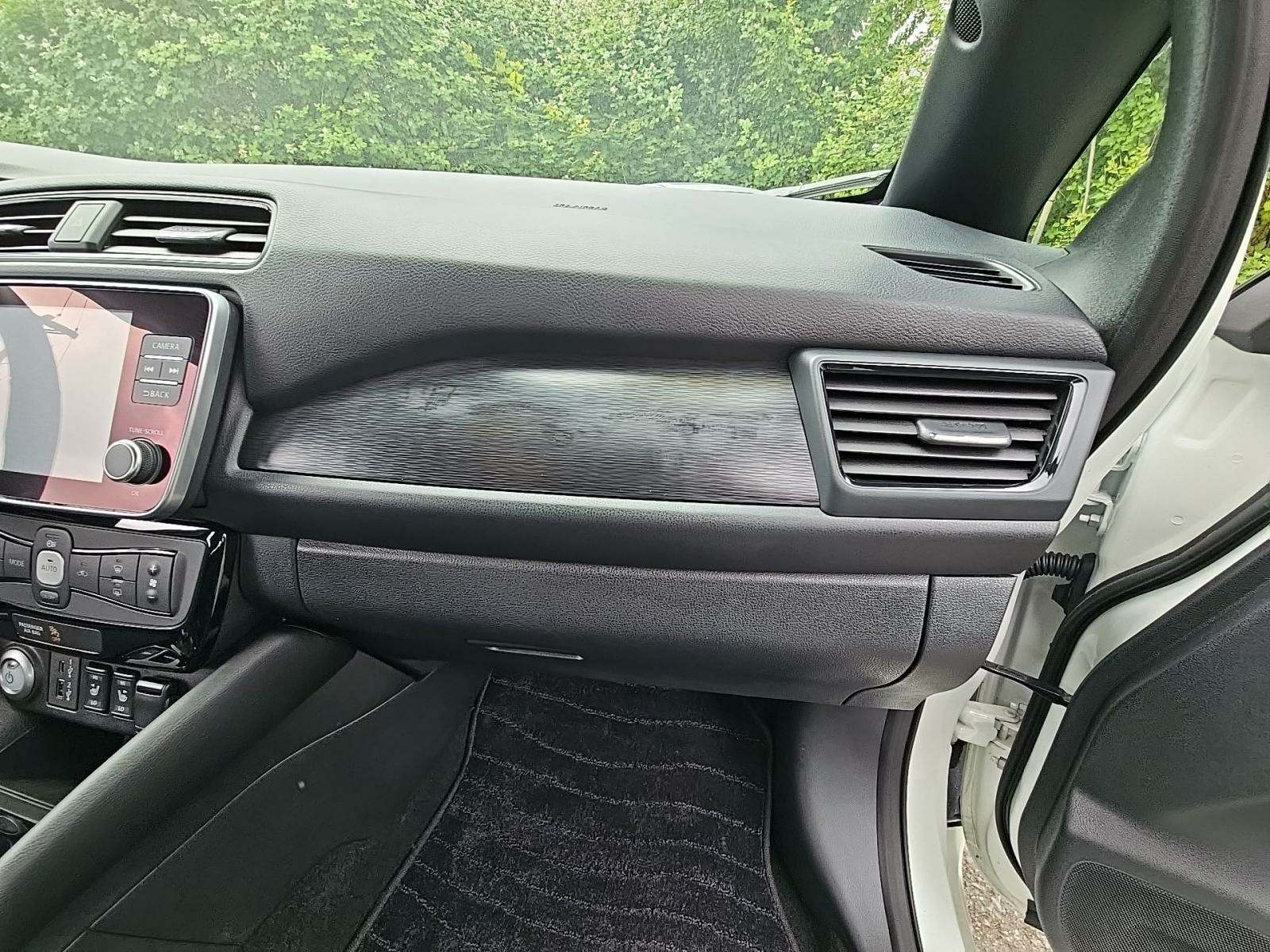 2022 Nissan LEAF SV FWD