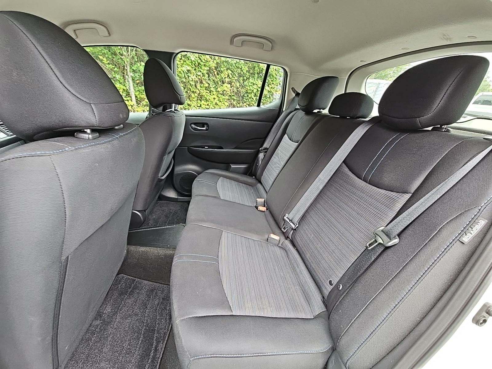 2022 Nissan LEAF SV FWD