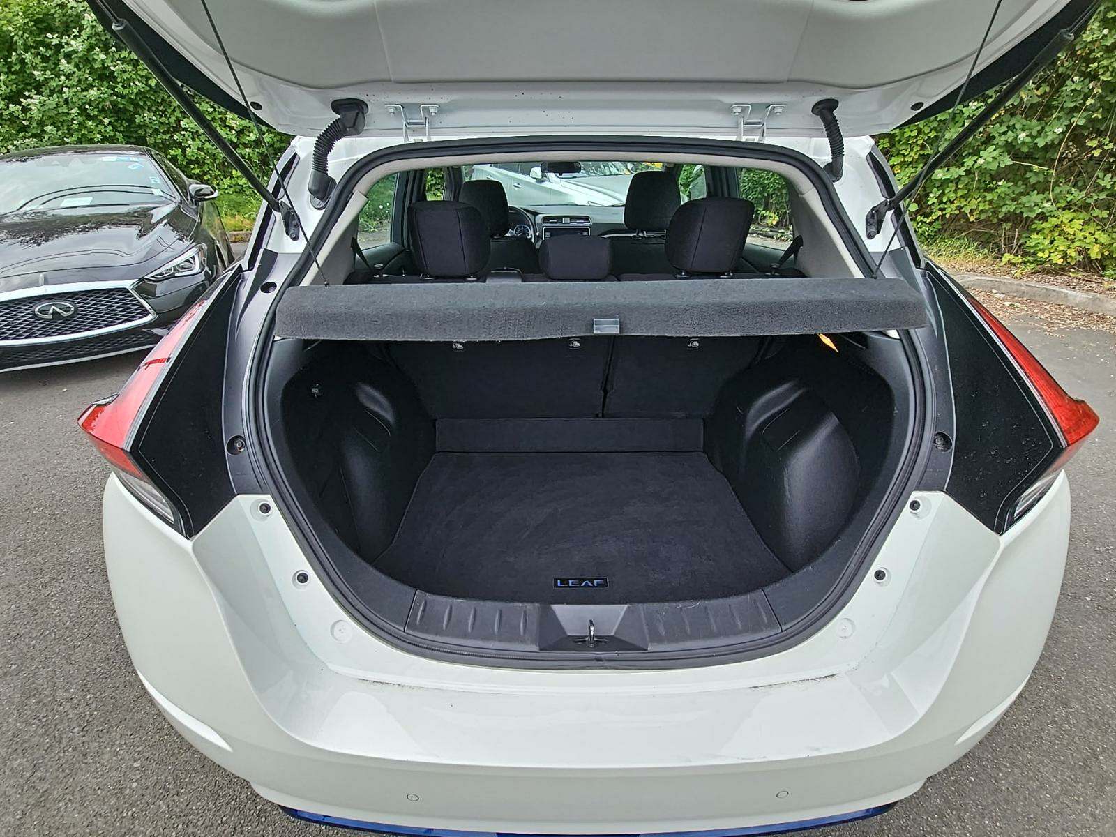 2022 Nissan LEAF SV FWD