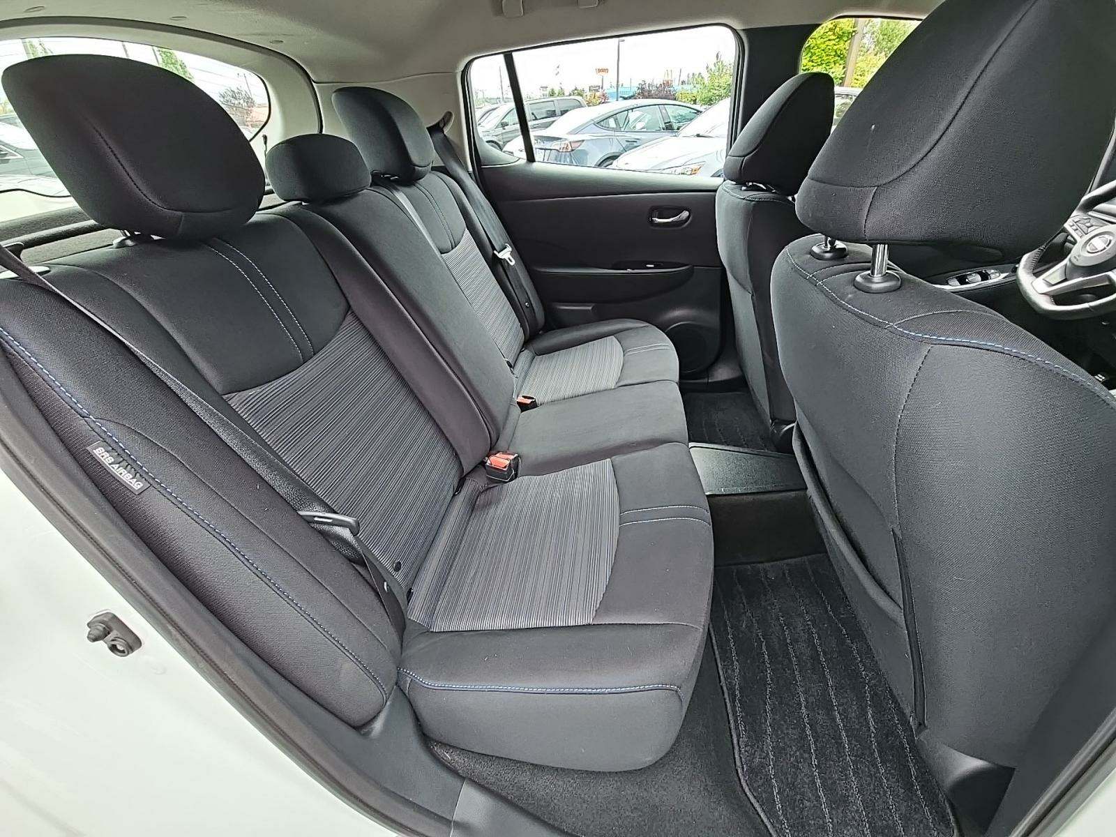 2022 Nissan LEAF SV FWD