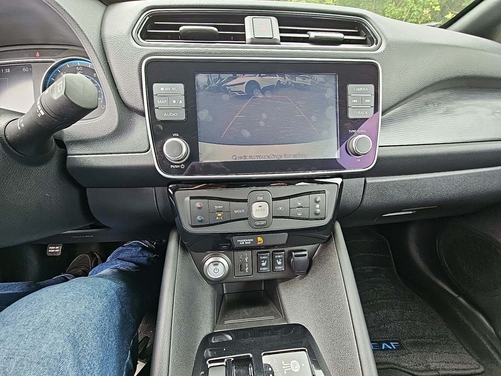 2022 Nissan LEAF SV FWD