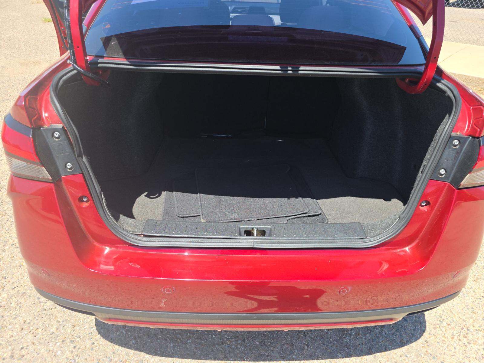 NISSAN VERSA - 10
