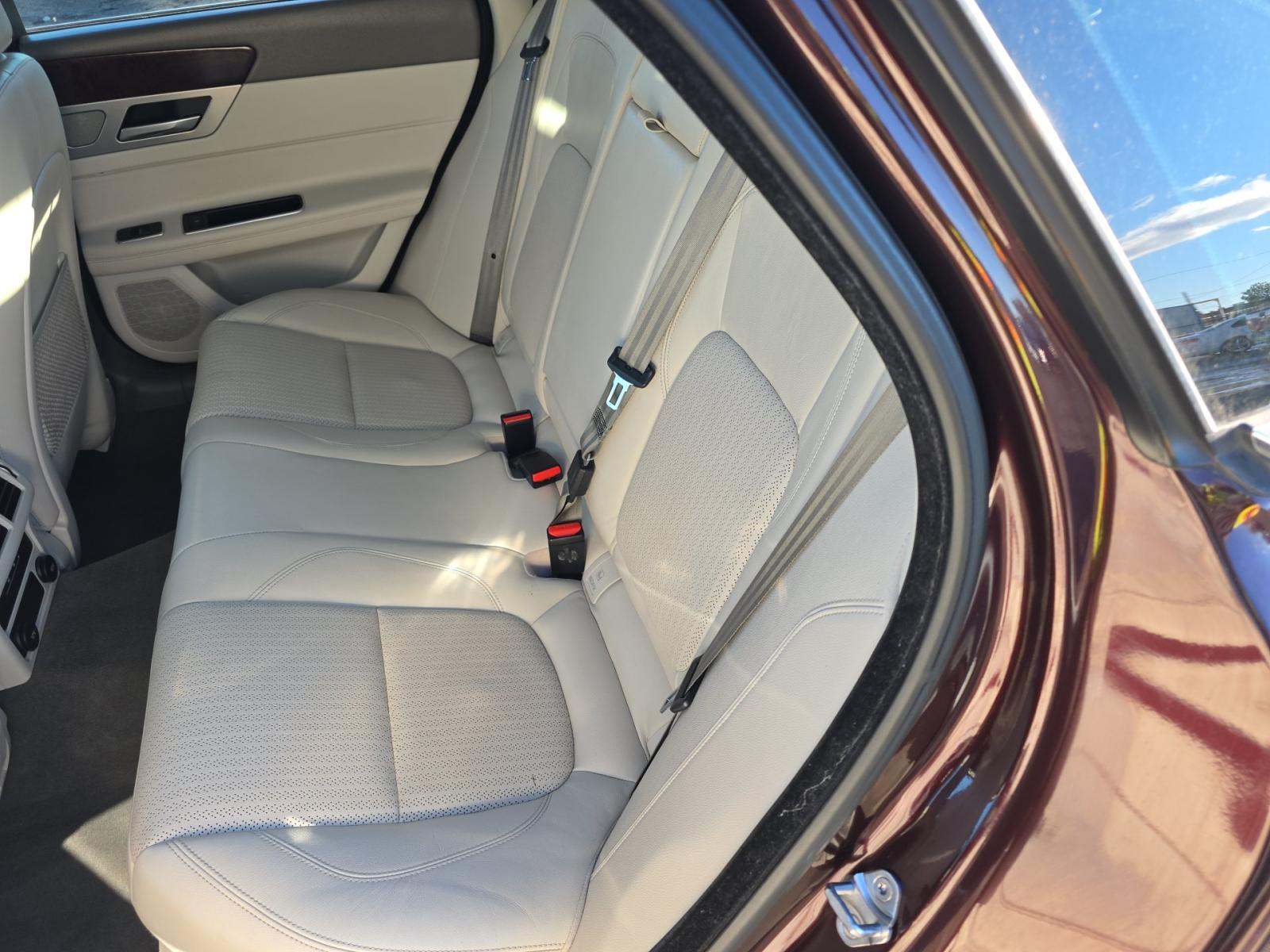 2017 Jaguar XF 35t Prestige RWD