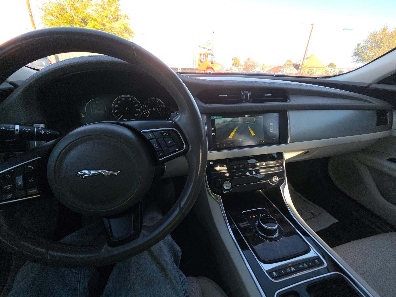 2017 Jaguar XF 35t Prestige RWD