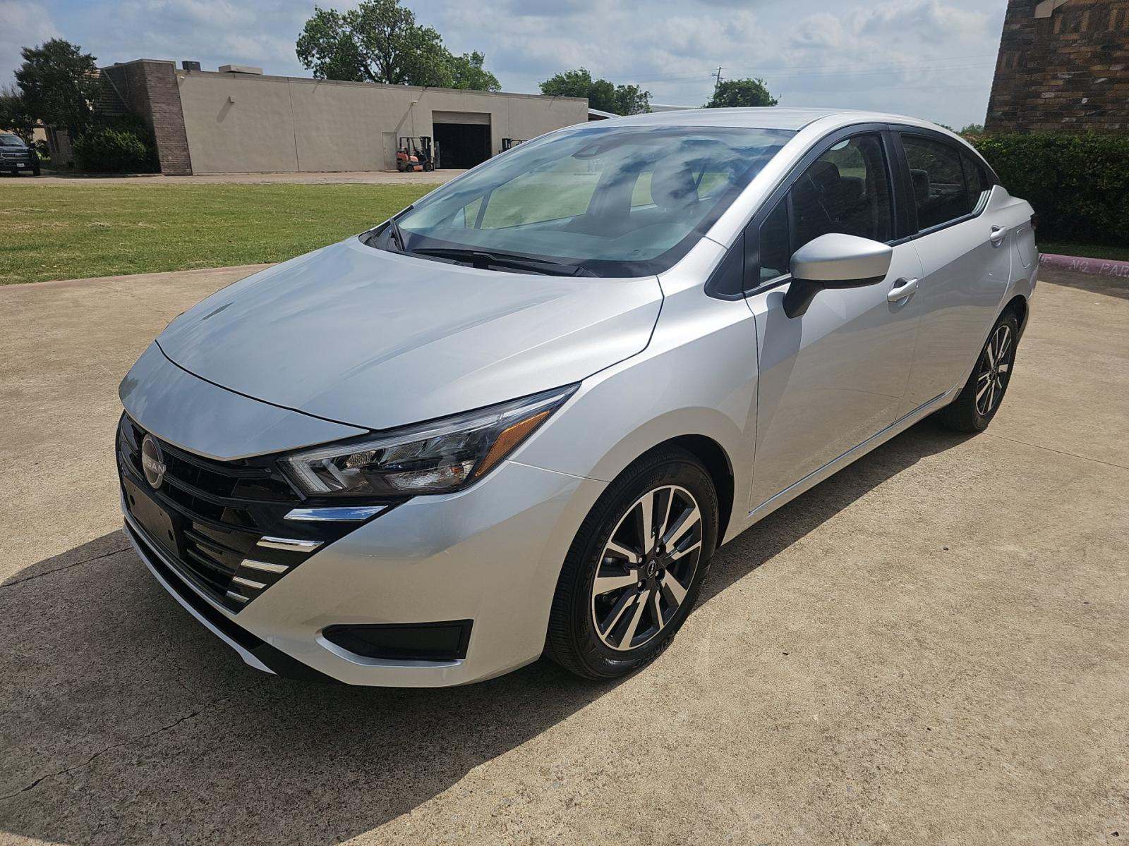 NISSAN VERSA - 1