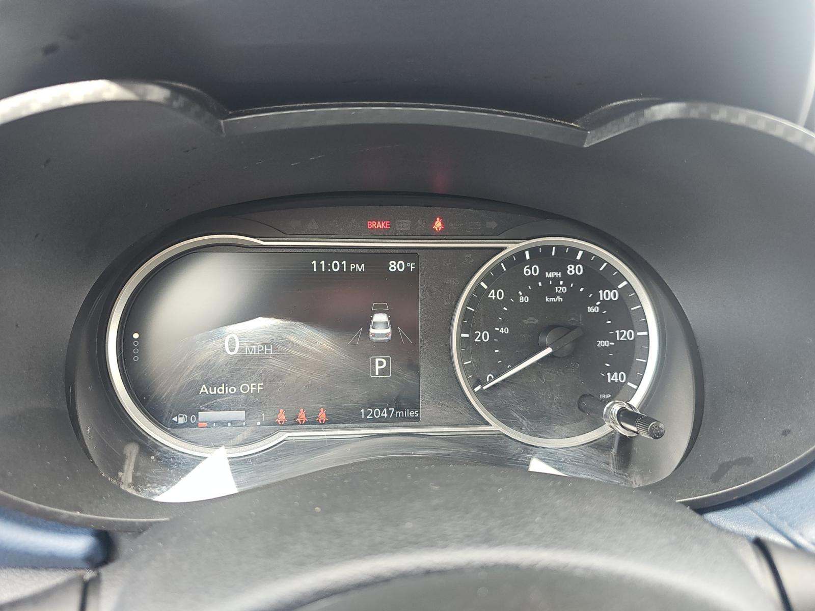 NISSAN VERSA - 9