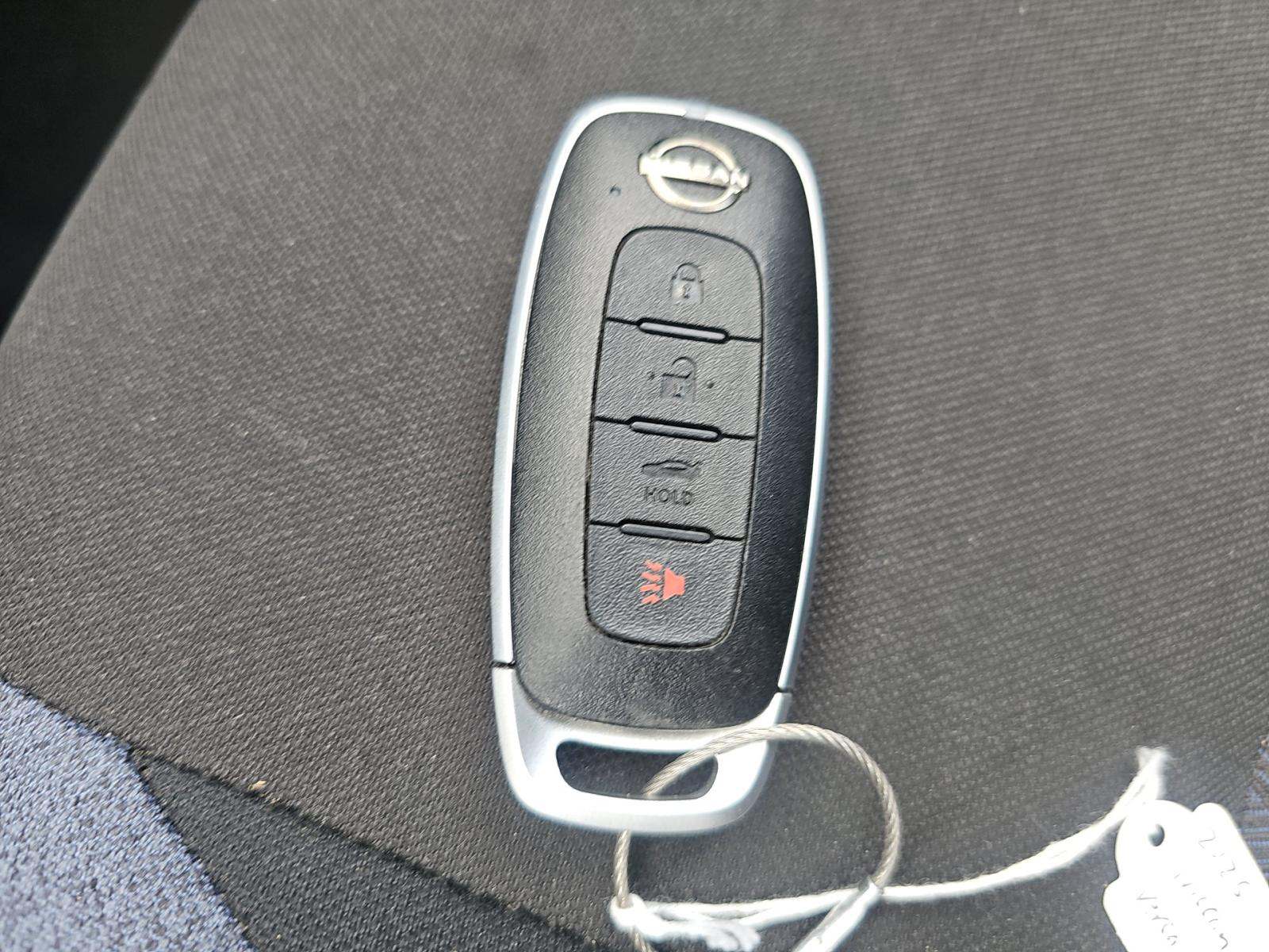 NISSAN VERSA - 8