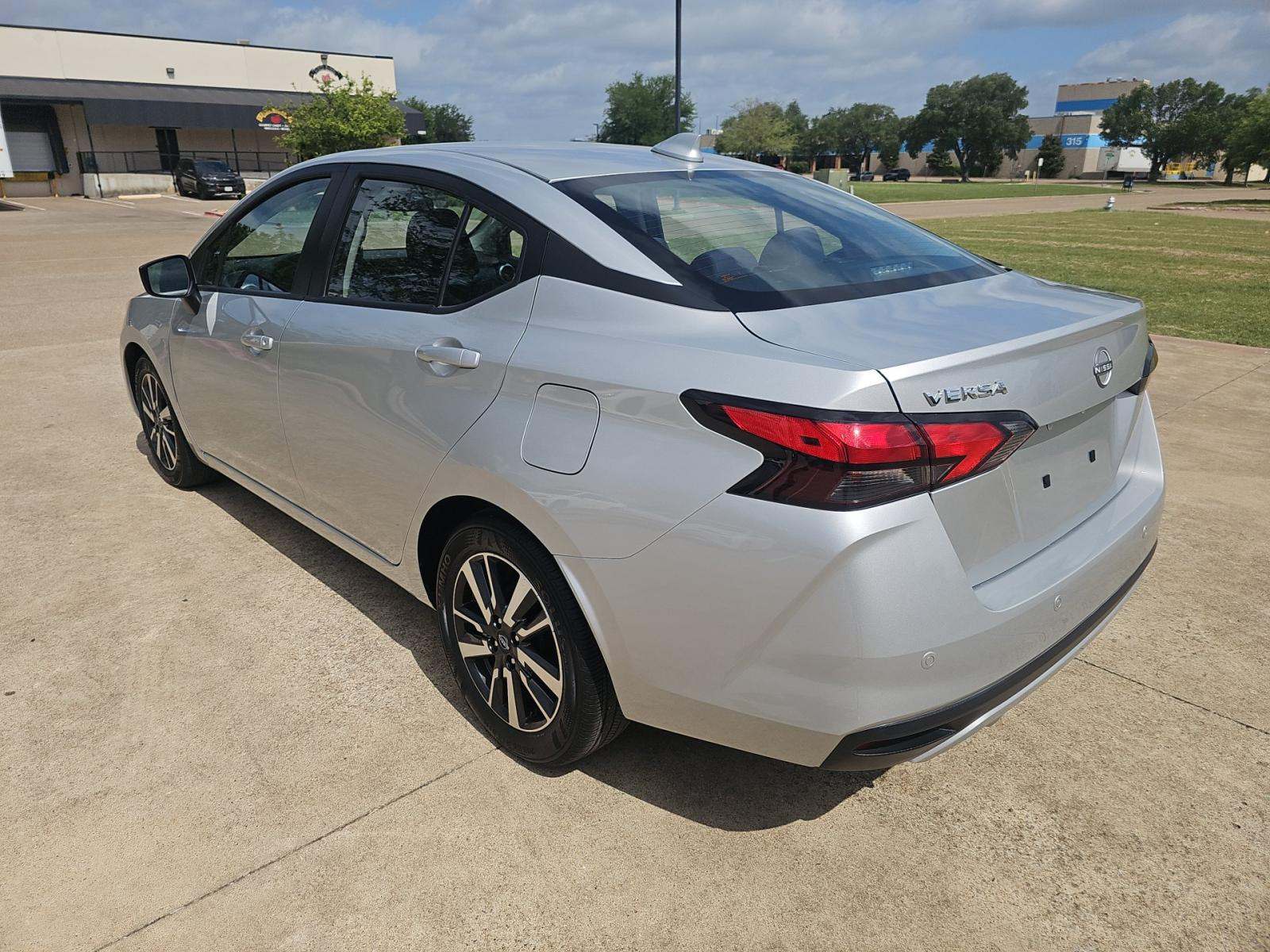NISSAN VERSA - 2