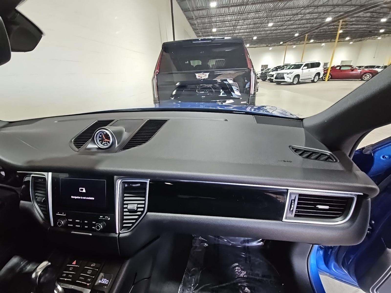 2017 Porsche Macan Base AWD