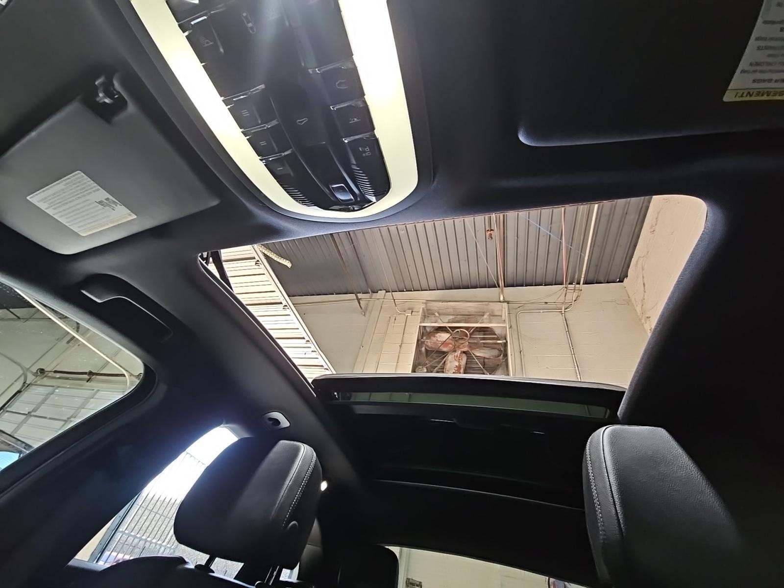 2017 Porsche Macan Base AWD