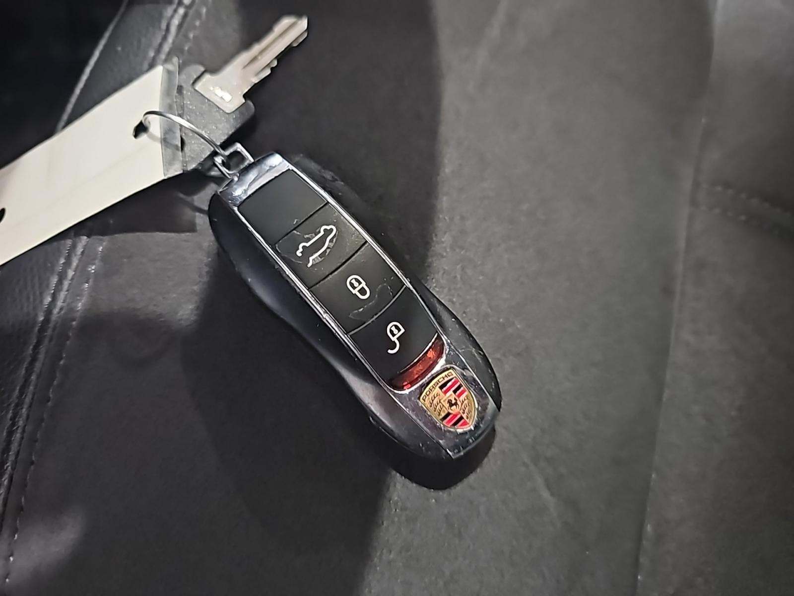 2017 Porsche Macan Base AWD