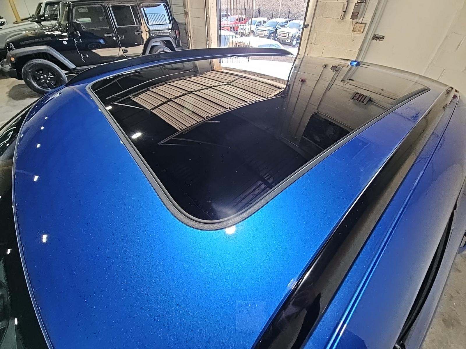 2017 Porsche Macan Base AWD