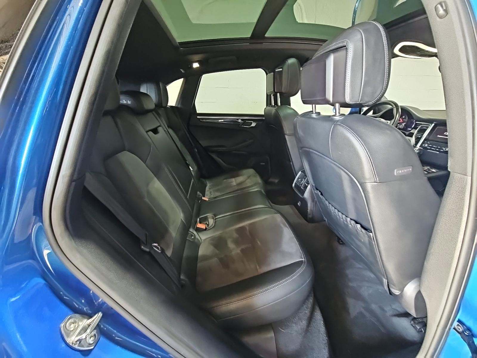 2017 Porsche Macan Base AWD