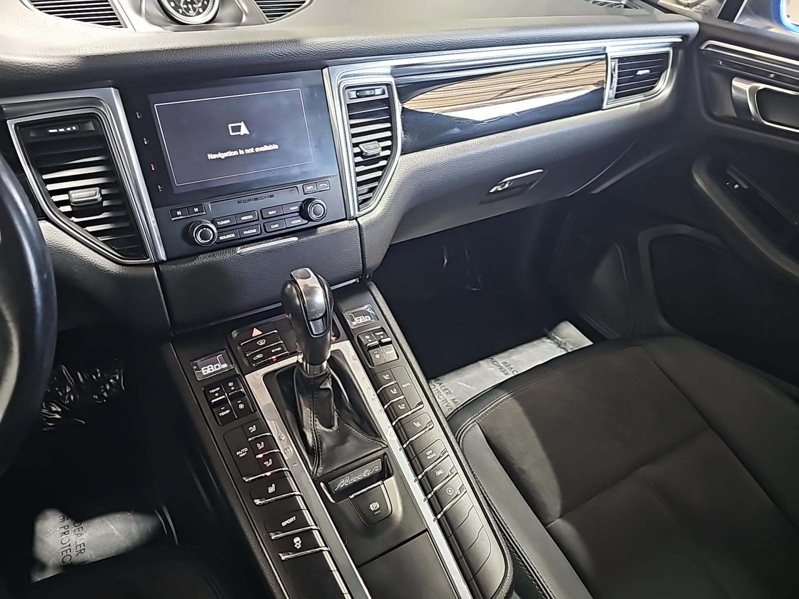 2017 Porsche Macan Base AWD