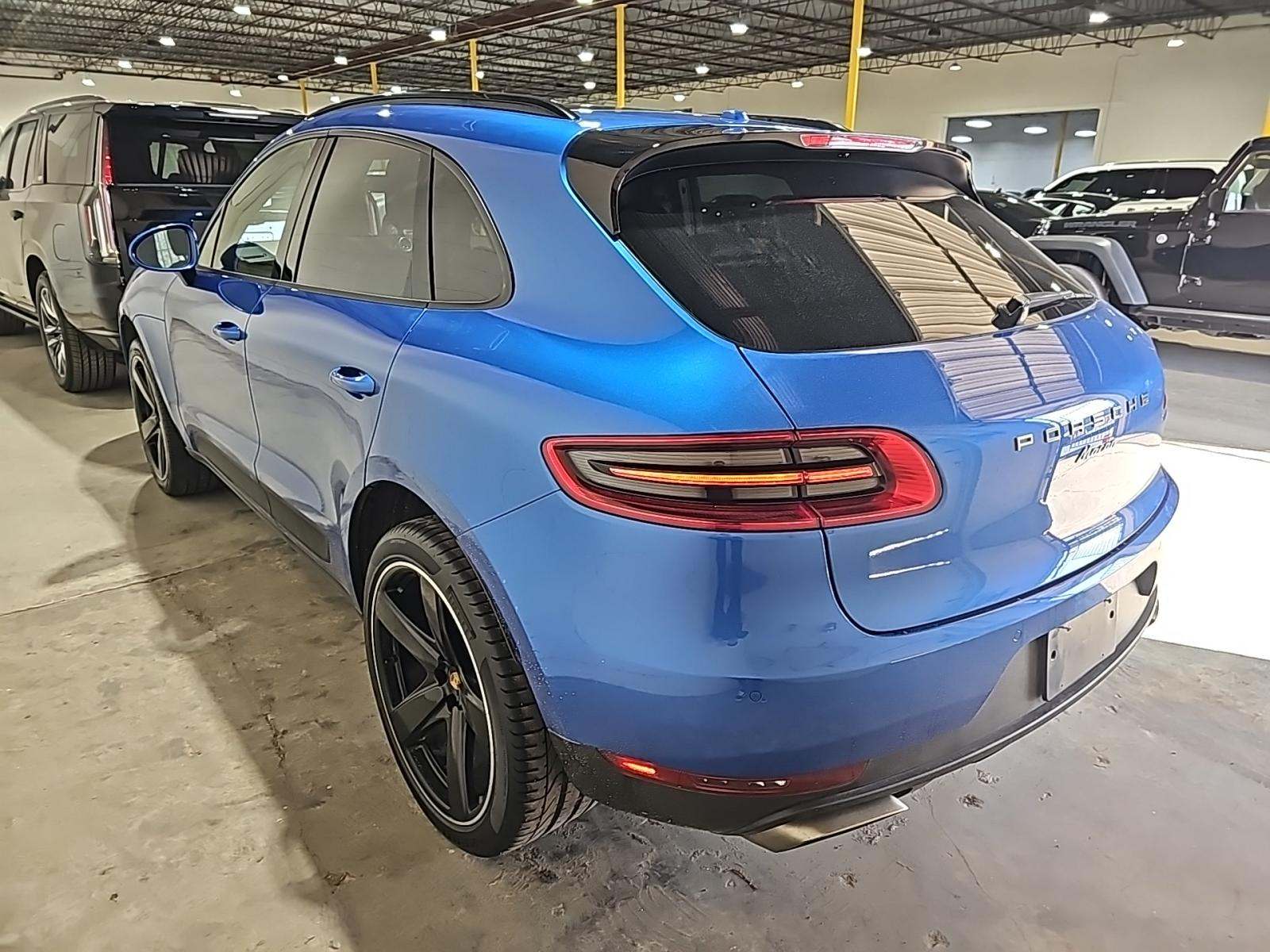 2017 Porsche Macan Base AWD