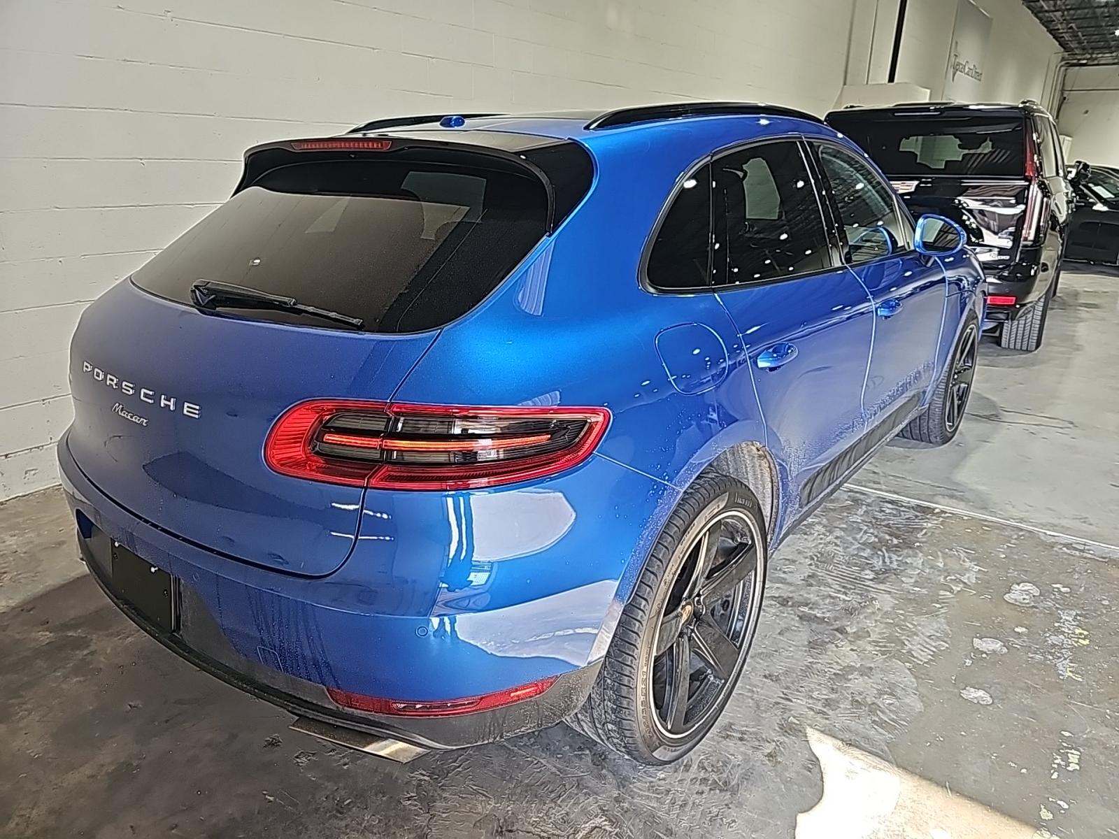 2017 Porsche Macan Base AWD