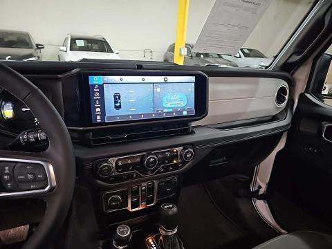 JEEP 4XE SAHARA - 10