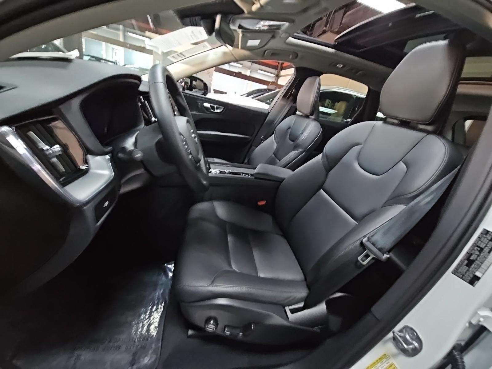 2025 Volvo XC60 B5 Core AWD