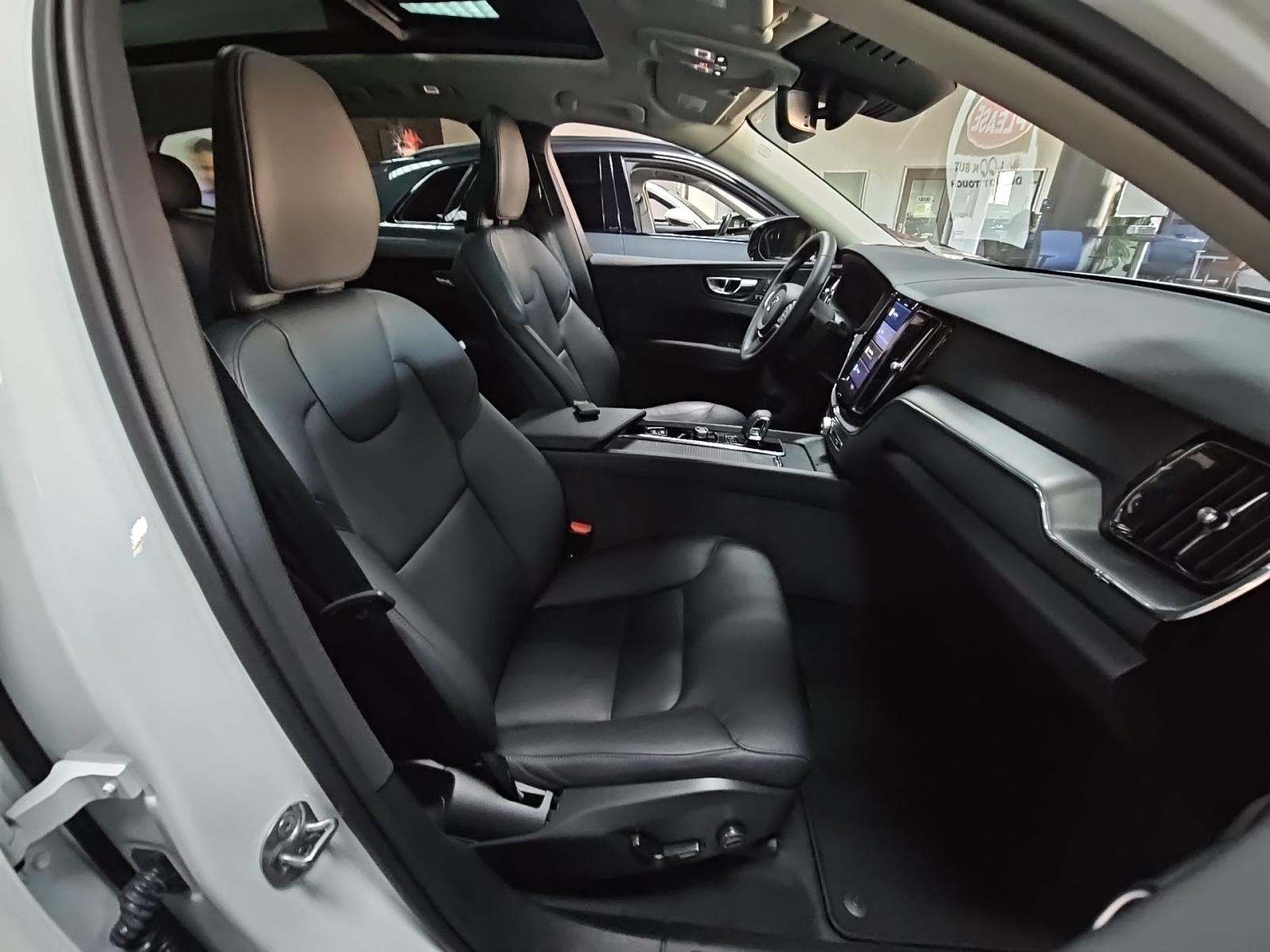 2025 Volvo XC60 B5 Core AWD