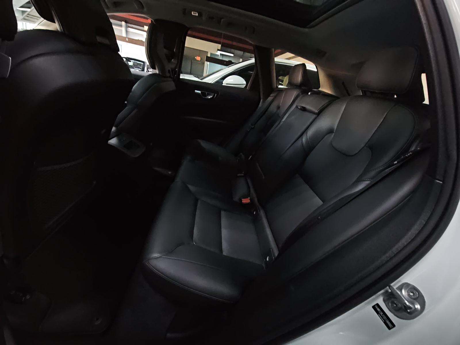 2025 Volvo XC60 B5 Core AWD