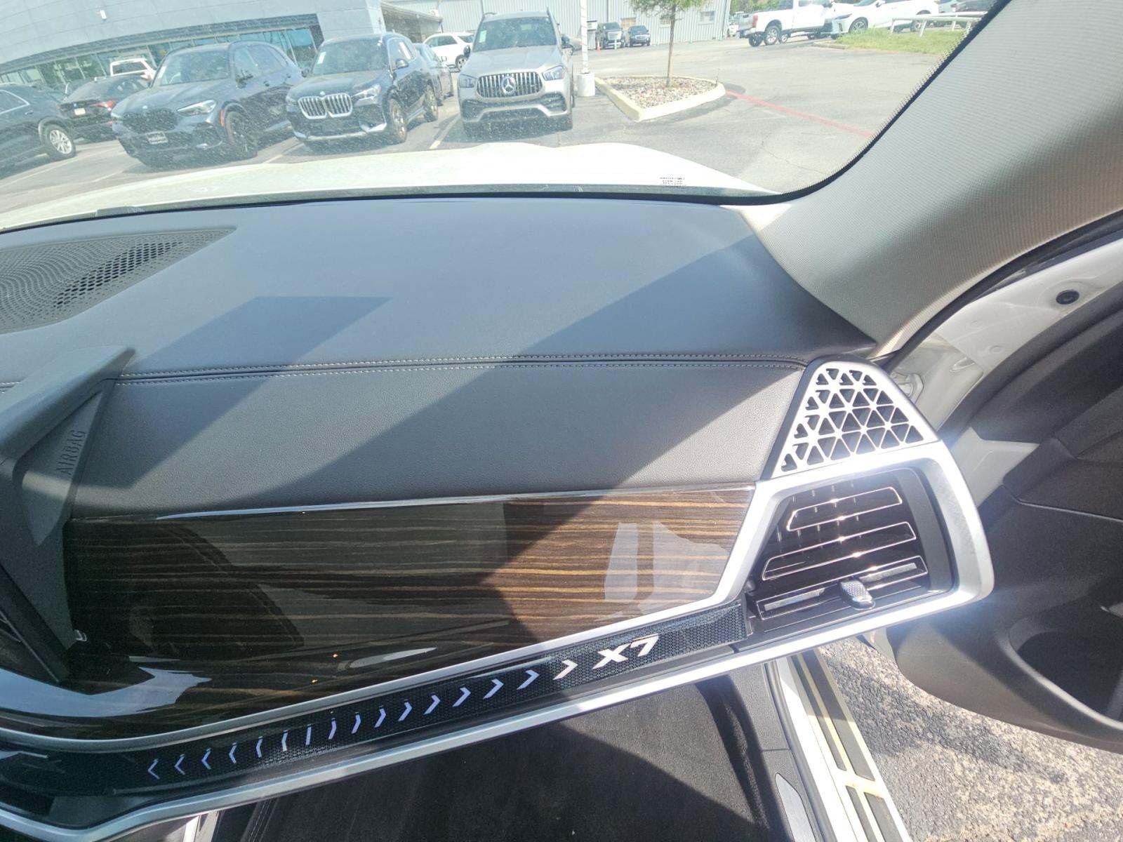 2023 BMW X7 xDrive40i AWD