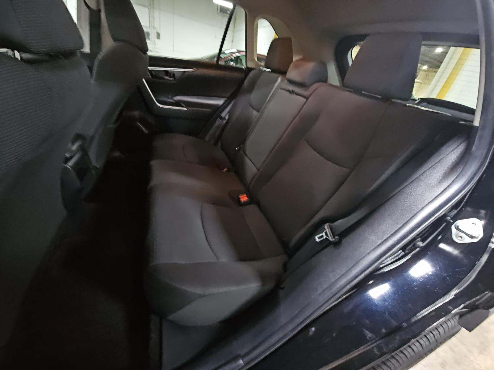 2021 Toyota RAV4 LE FWD