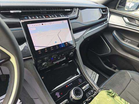 JEEP 4XE TRAILHAWK - 10