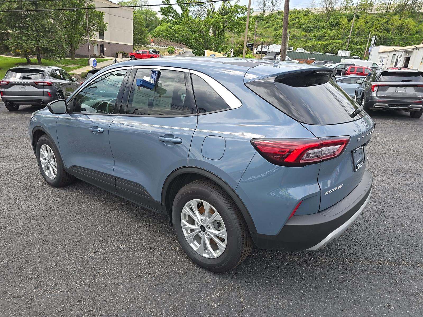 FORD ESCAPE - 2