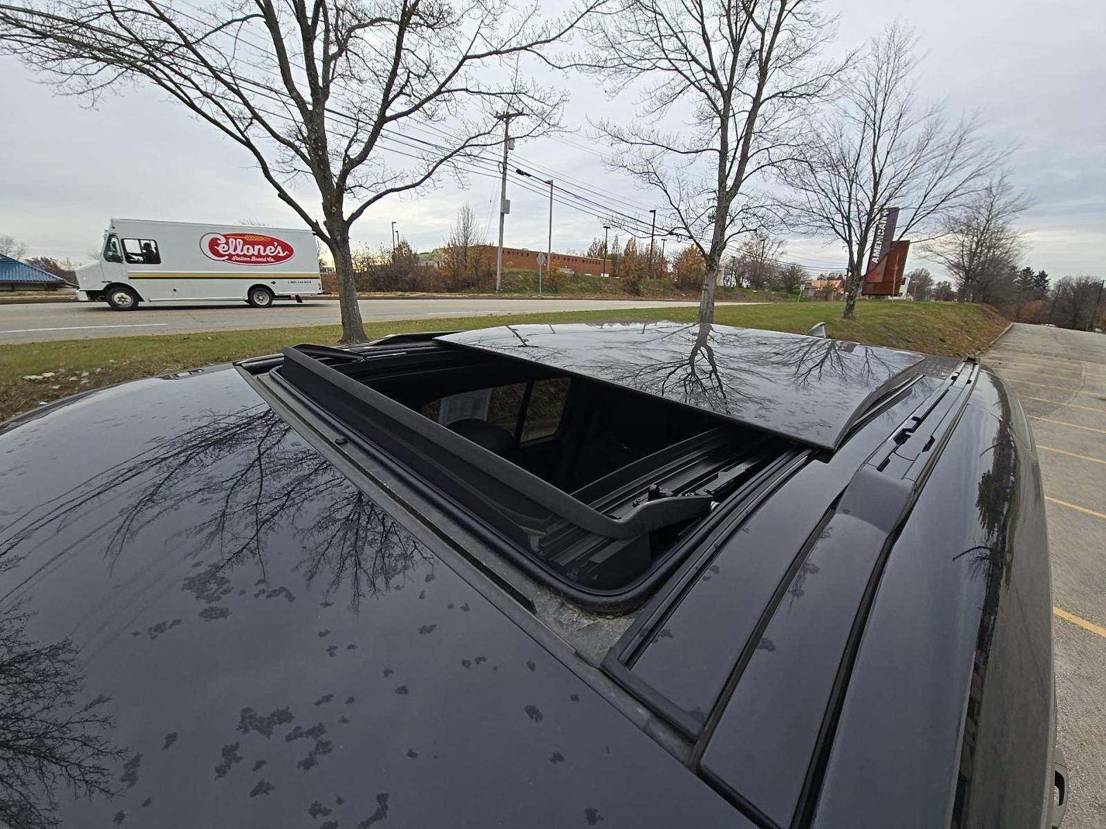 2022 Land Rover Defender 110 X-Dynamic HSE AWD