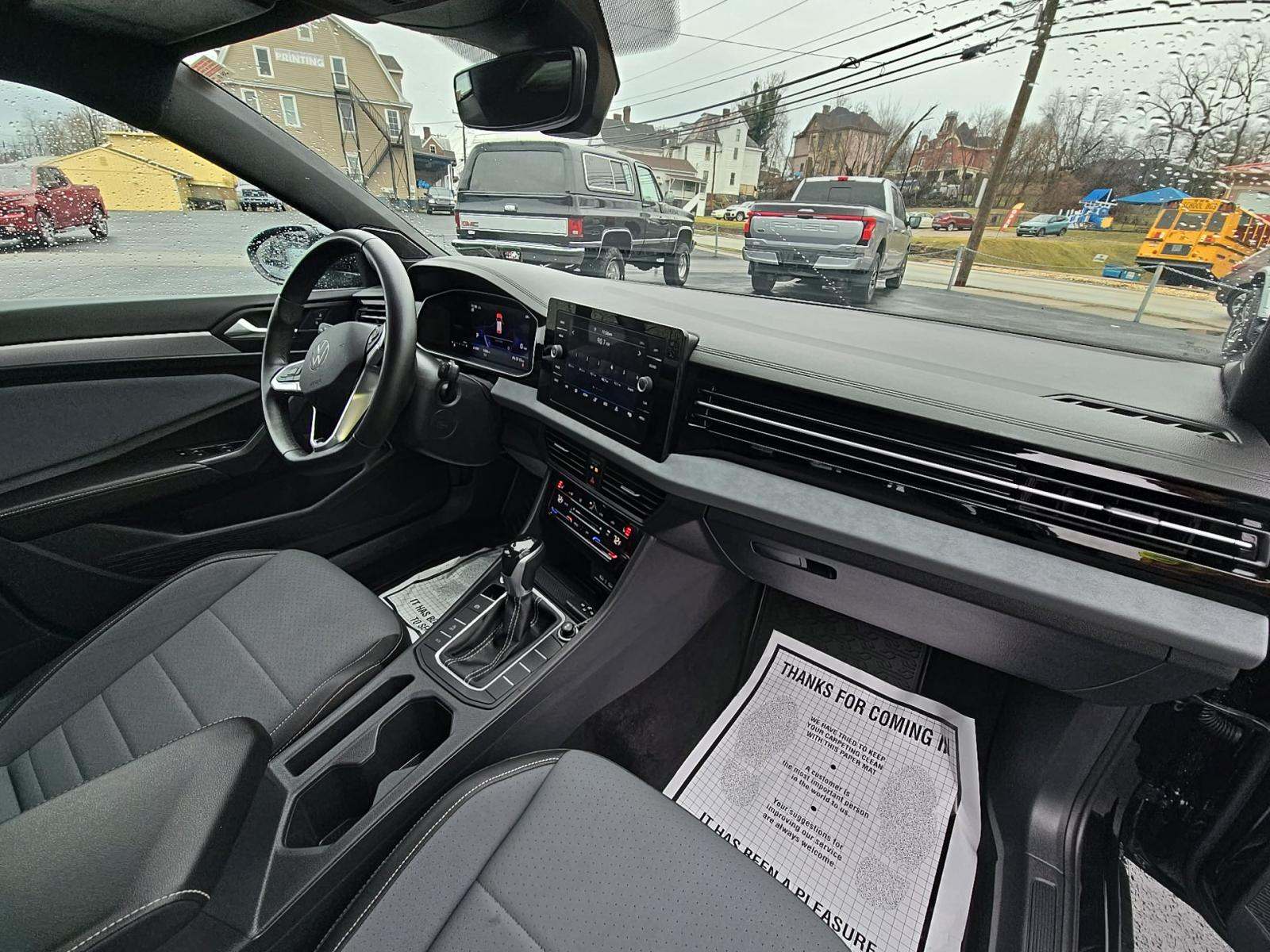 2025 Volkswagen Jetta 1.5T SE FWD