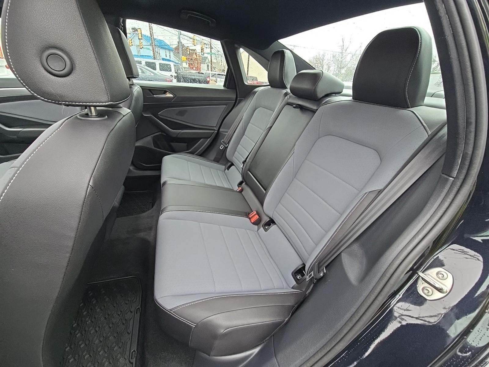 2025 Volkswagen Jetta 1.5T SE FWD