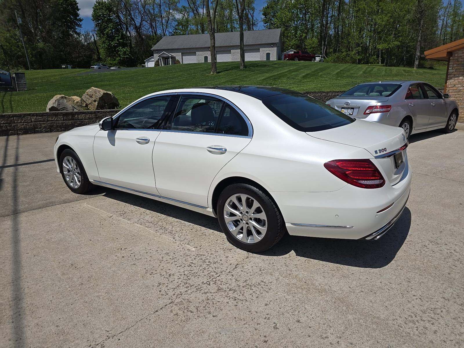 MERCEDES-BENZ E-CLASS - 2