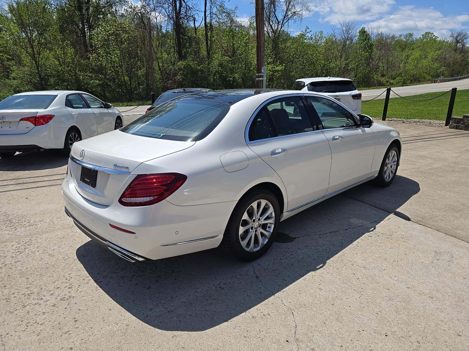 MERCEDES-BENZ E-CLASS - 3