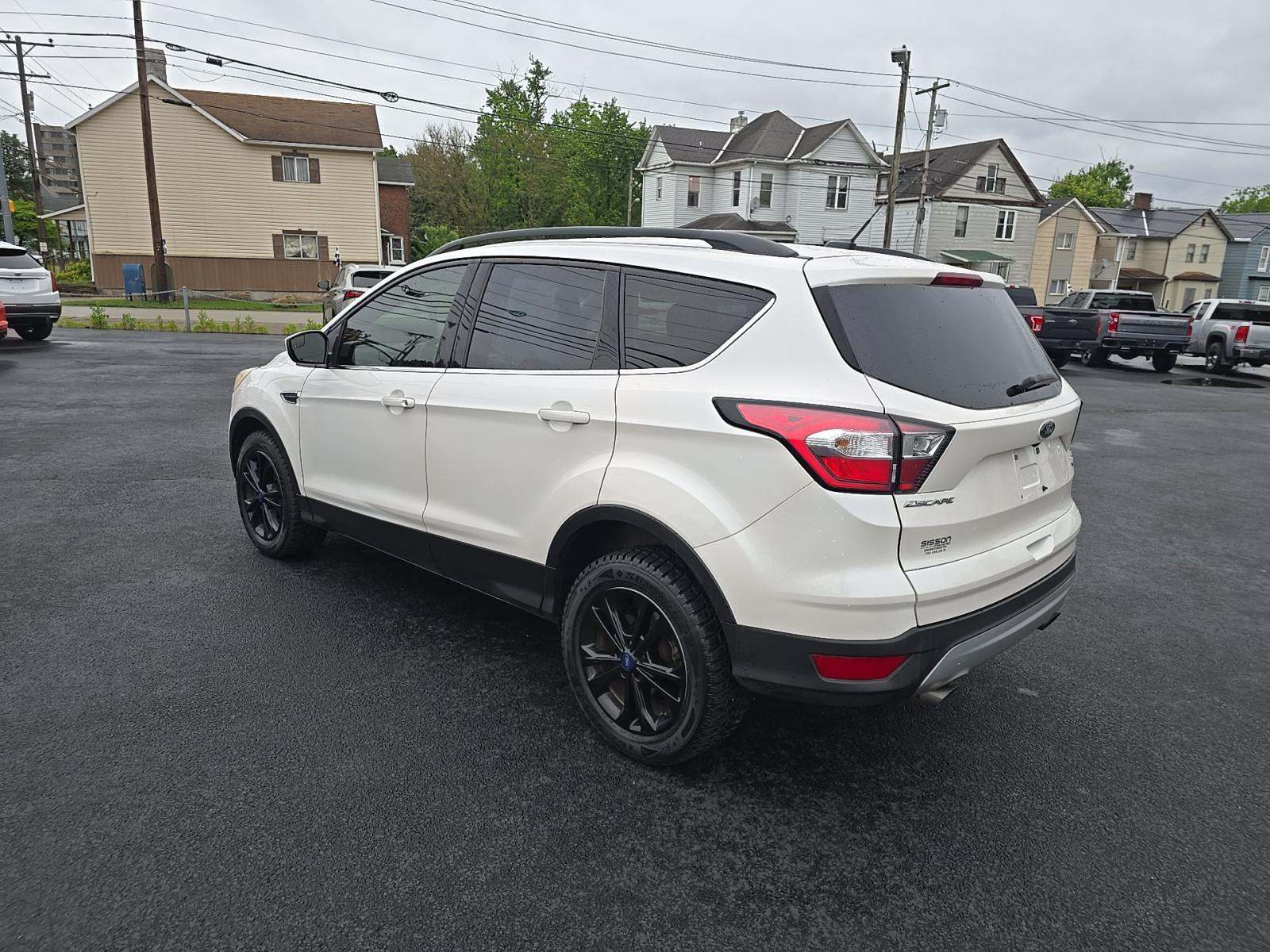 FORD ESCAPE - 2