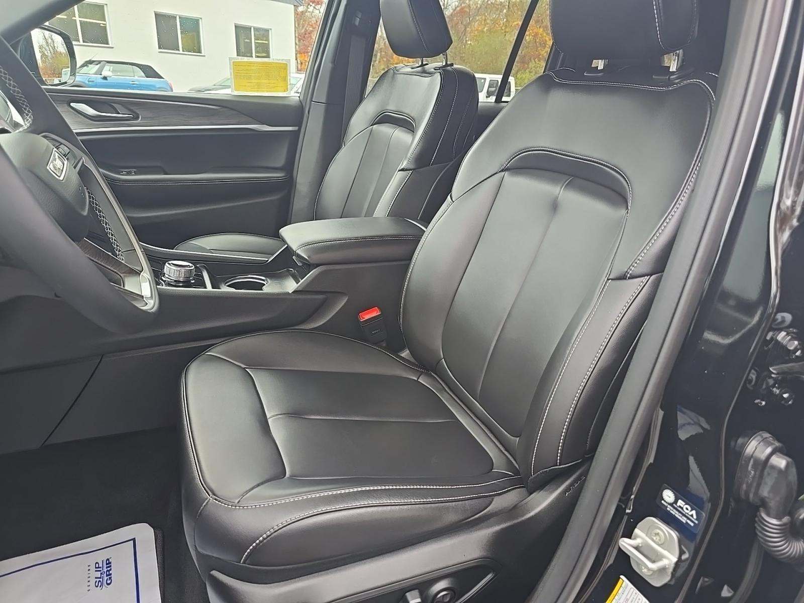 2025 Jeep Grand Cherokee Limited RWD