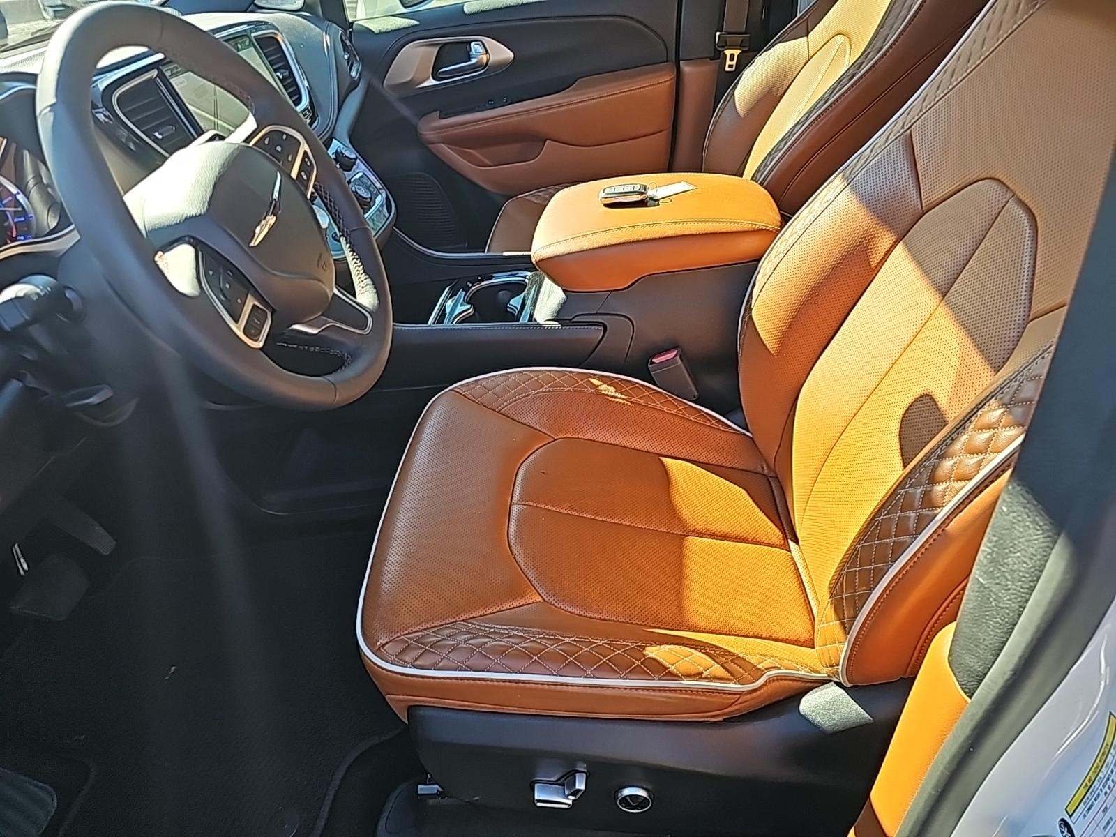 2024 Chrysler Pacifica Hybrid Pinnacle FWD