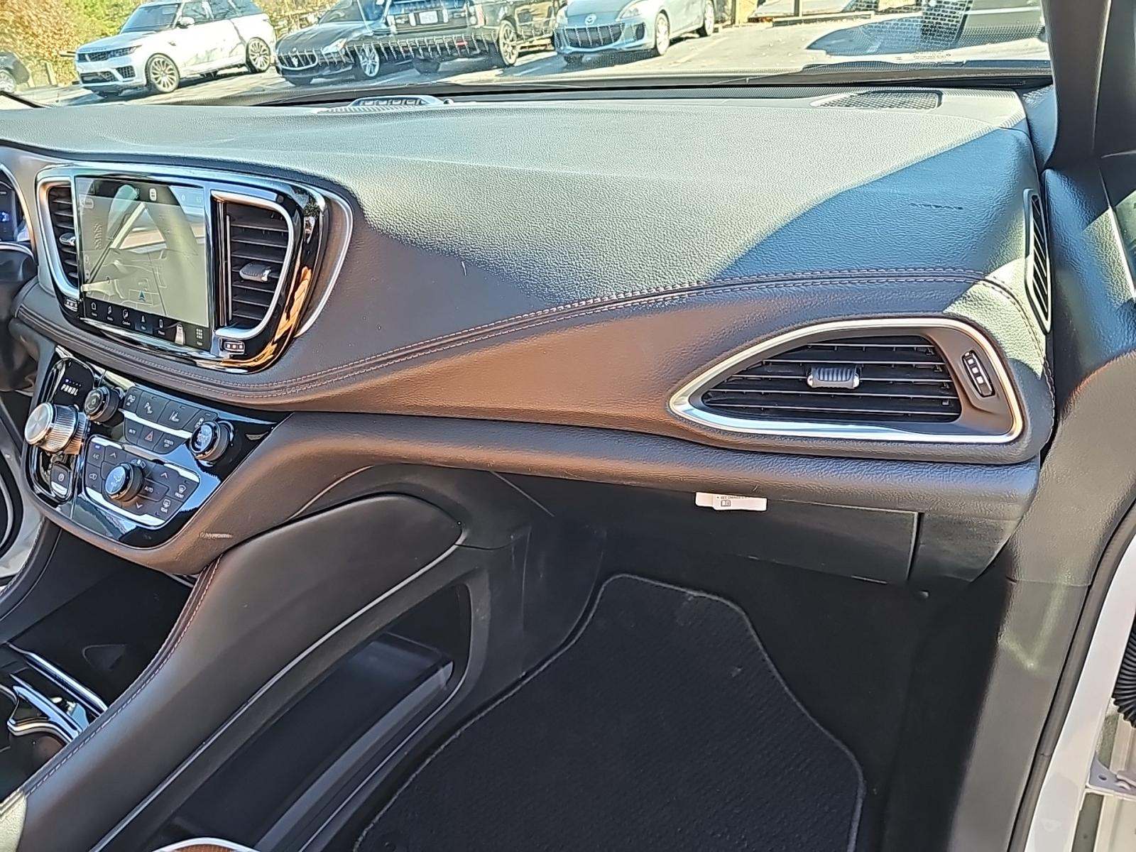 2024 Chrysler Pacifica Hybrid Pinnacle FWD